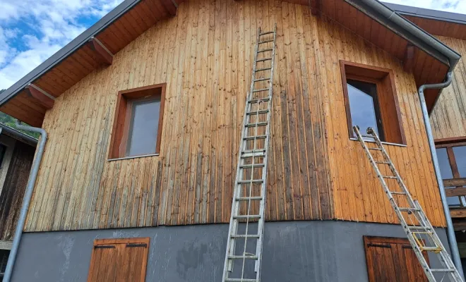 Rénover un bardage en bois à Chamoux-Sur-Gelon, Chambéry, ARTISAN RENOVATION PEINTURE 2000