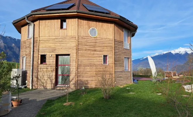 Rénovation chalet en bois avec saturateur vers Saint-Pierre-d'Albigny