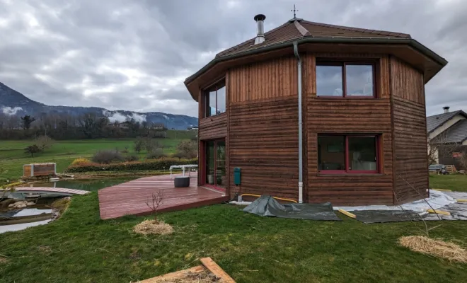 Rénovation chalet en bois avec saturateur vers Saint-Pierre-d'Albigny