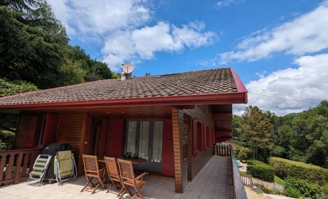 Rénovation des boiseries d'un chalet en peinture et lasure sur Saint-Baldolph 